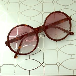 Round frame shades 🔥